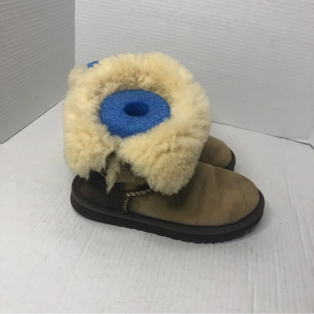 UGG AUSTRALIA Boots Size 5 Beige Bailey Button 5838 Womens Pull On Winter